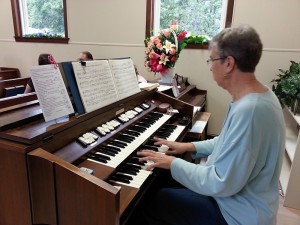 CarolynAtOrgan20120930